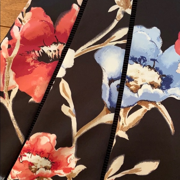 WHBM💗Pretty Black & Floral Dress - Picture 2 of 6